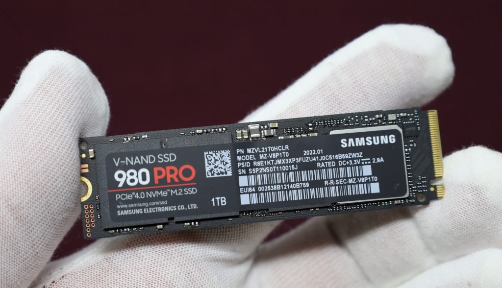 Samsung 980 PRO 1TB NVMe M.2 SSD - Almacenamiento Ultra Rápido de 7000 MB/s, Ideal para Gaming y Edición de Contenidos en PC y Laptops