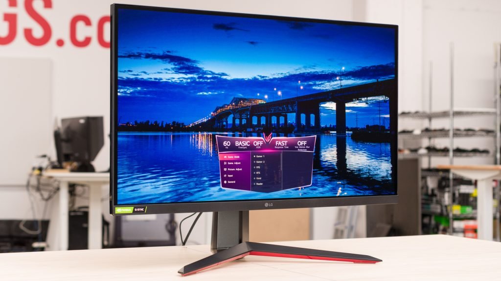 LG UltraGear 27GP850-B - Monitor Gaming 27 QHD 1440p IPS, 165Hz, 1ms, Compatible con G-SYNC, Ideal para Experiencias de Juego Inmersivas