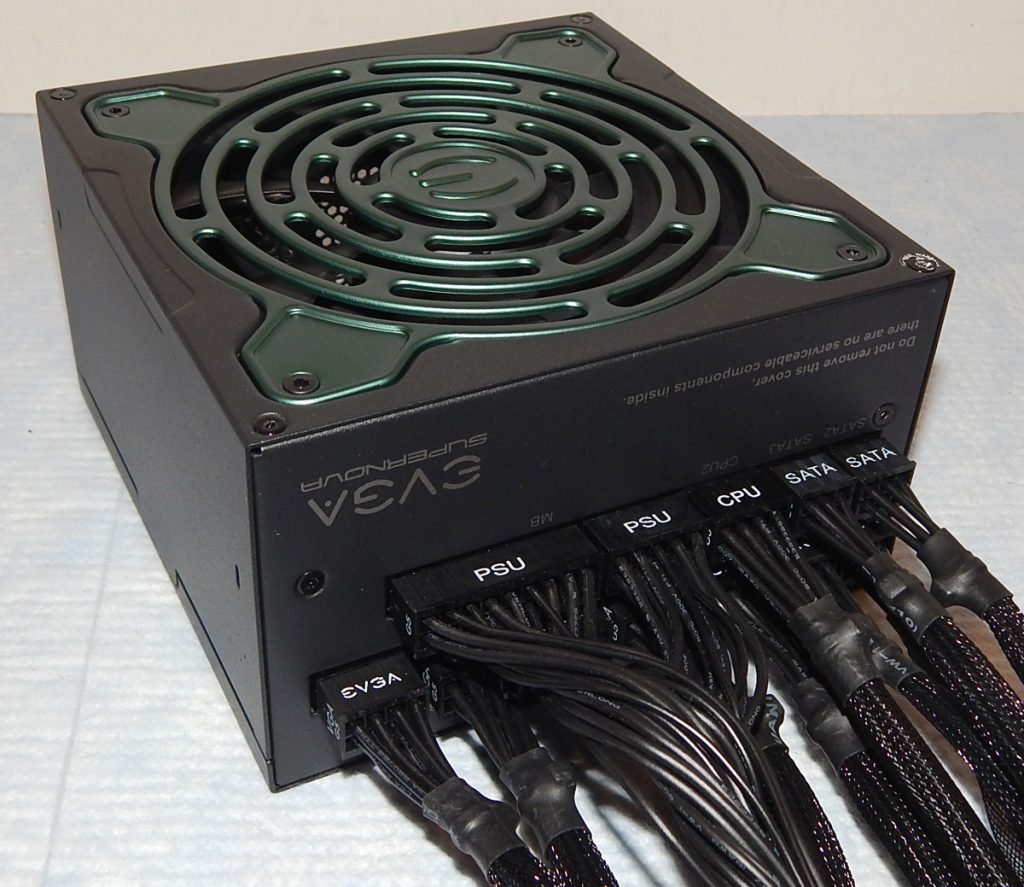 EVGA SuperNOVA 750W G5 - Fuente de Poder 80 Plus Gold, Modular Completo, 10 Años de Garantía, Ideal para Gaming y Overclocking